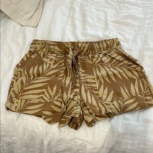 Tropical Leaf Print Women's Shorts